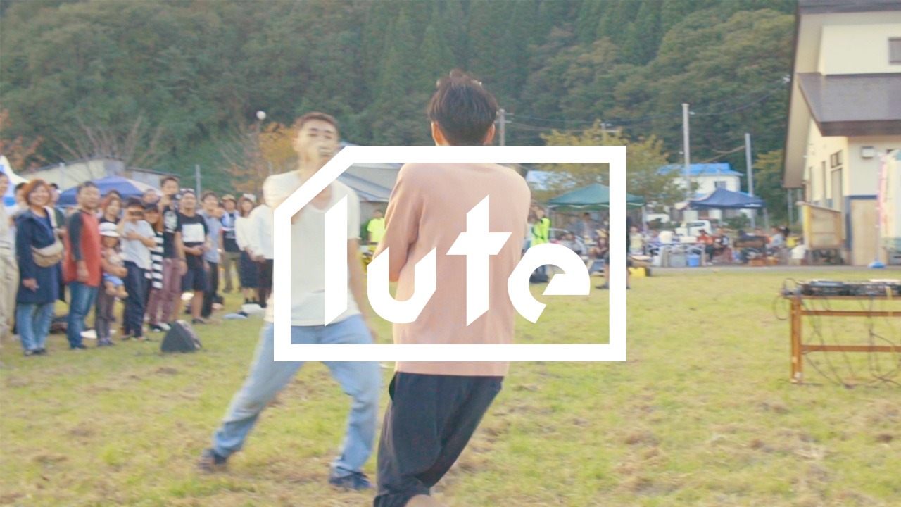 KAKATO「Rhythm」ライブ映像のワンシーン。