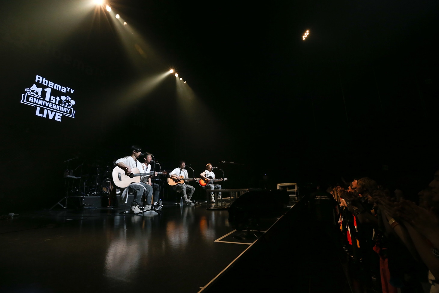「My Friend」をカバーするキャンプファイヤーの4人。 (c) AbemaTV 1st ANNIVERSARY LIVE