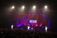 「AbemaTV 1st ANNIVERSARY LIVE」SPYAIRのライブの様子。 (c) AbemaTV 1st ANNIVERSARY LIVE