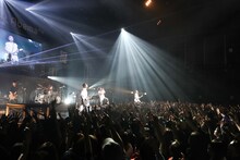 「AbemaTV 1st ANNIVERSARY LIVE」SPYAIRのライブの様子。 (c) AbemaTV 1st ANNIVERSARY LIVE