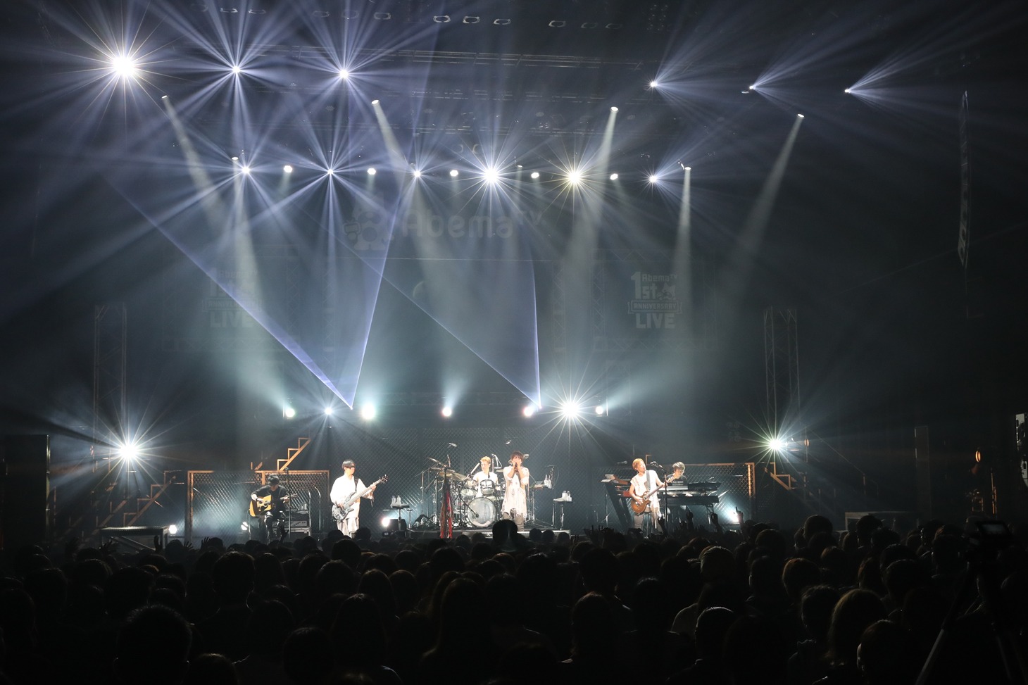 「AbemaTV 1st ANNIVERSARY LIVE」SPYAIRのライブの様子。 (c) AbemaTV 1st ANNIVERSARY LIVE