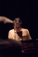 スガダイロー （撮影：長谷川健太郎）