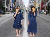 校庭カメラギャル