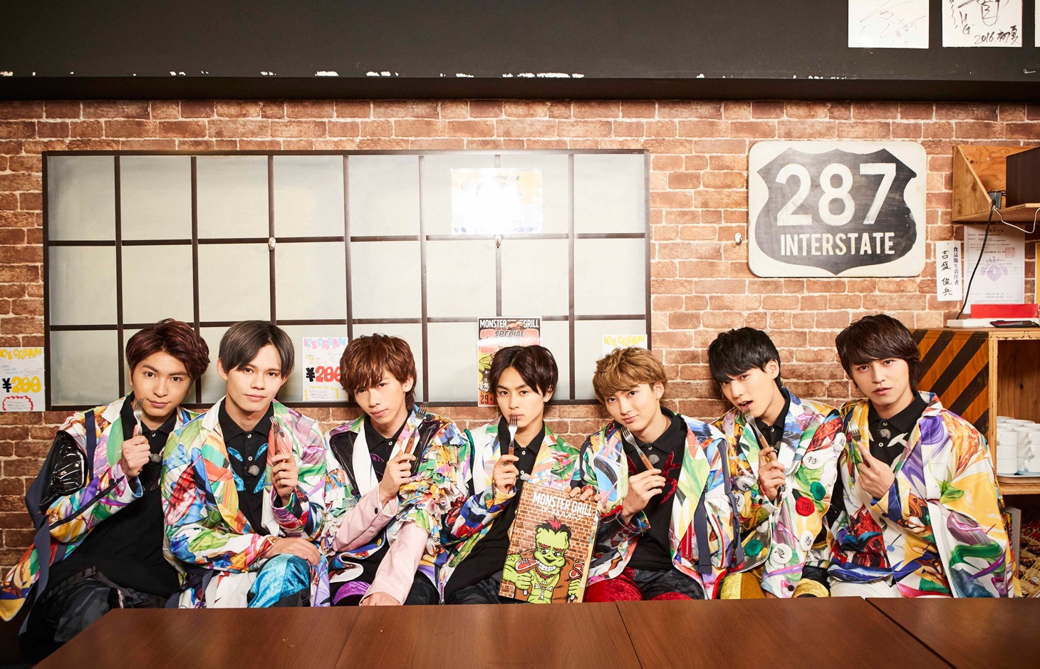 「超特急 祝！5周年バスツアー！」の様子。