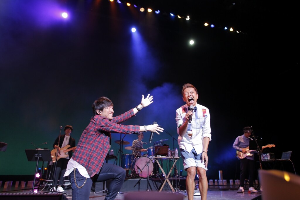 キャンドル灯る「アカリトライブ」でGAKU-MC、ウカスカジー、Caravanが熱演