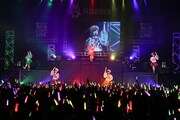 ももいろクローバーZのライブの様子。