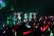 ももいろクローバーZのライブの様子。
