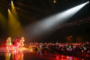 ももいろクローバーZのライブの様子。