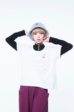 コラボアイテムを着用した最上もが。