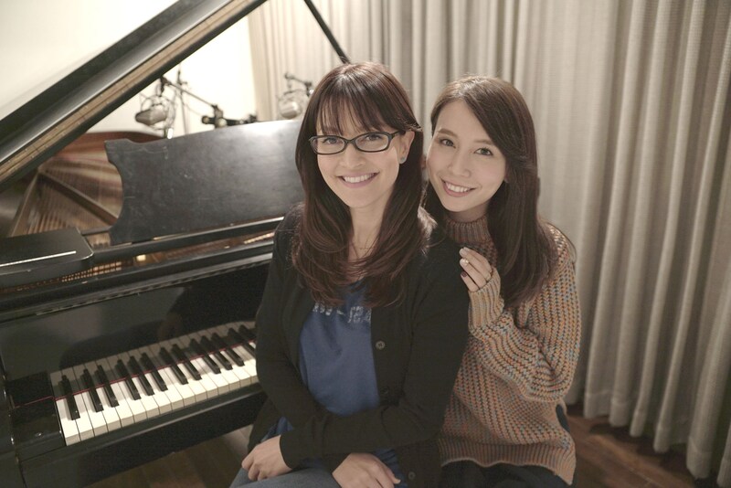 左からアンジェラ・アキ、May J.。