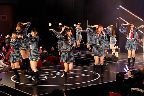 HKT48「HKT48 5th ANNIVERSARY ～39時間ぶっ通し祭り！みんな"サンキューったい！"～」で披露された「パジャマドライブ」公演の様子。（写真提供：エイベックス）
