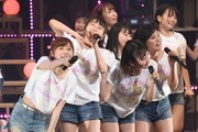左から指原莉乃、松岡はな、宮脇咲良、兒玉遥。