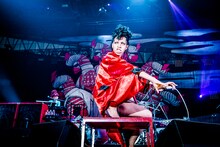 アヴちゃん（Vo / J王蜂[J×女王蜂]）（撮影：青木カズロー）