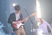 「Love music」に出演する小沢健二。
