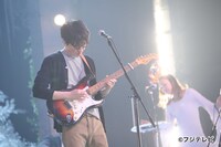 「Love music」に出演する小沢健二。
