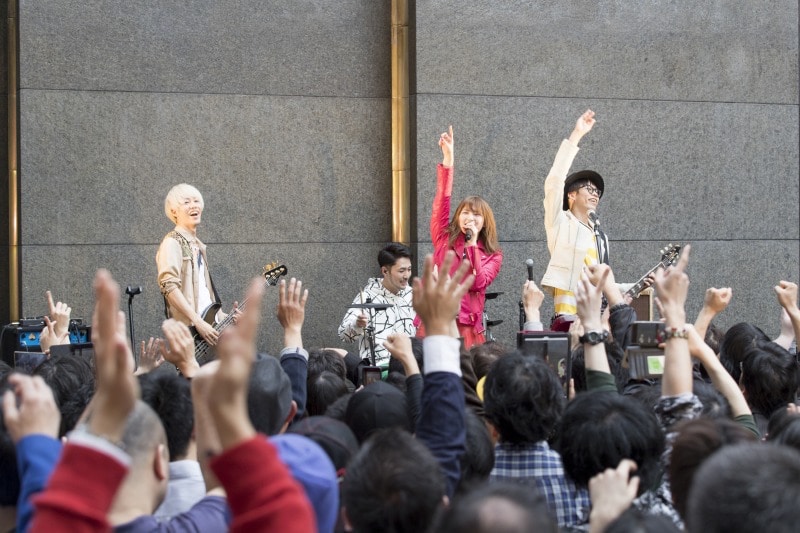 Over The Topお披露目ライブの様子。