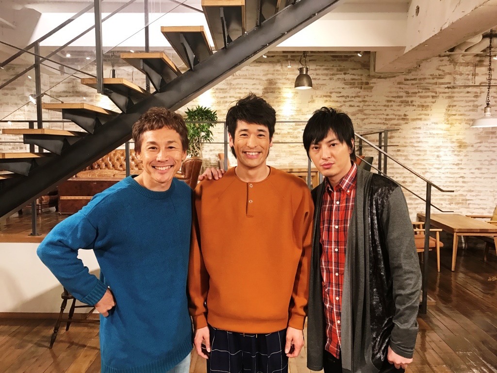 左から伊藤ふみお、佐藤隆太、塚本高史。