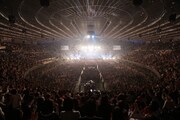 高橋優「全国ホール＆アリーナツアー 2016-2017『来し方行く末』」大阪城ホール公演の様子。