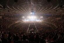 高橋優「全国ホール＆アリーナツアー 2016-2017『来し方行く末』」大阪城ホール公演の様子。