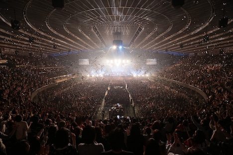 高橋優「全国ホール＆アリーナツアー 2016-2017『来し方行く末』」大阪城ホール公演の様子。