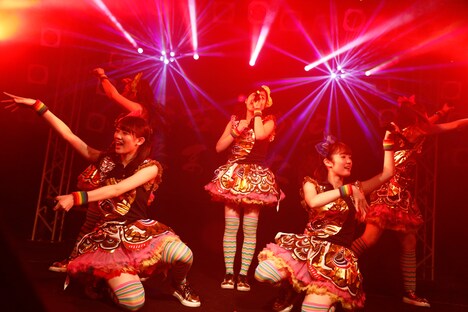 「チームしゃちほこ SPRING TOUR 2017 おわりとはじまり～#ナゴヤの大逆襲～」ナムラホール公演の様子。（Photo by HIROKAZU）