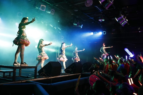 「チームしゃちほこ SPRING TOUR 2017 おわりとはじまり～#ナゴヤの大逆襲～」ナムラホール公演の様子。（Photo by HIROKAZU）