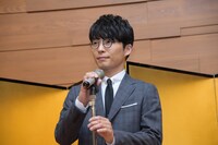 人気画像5位は「星野源、伊丹十三賞贈呈式に登壇『伊丹さんの遺伝子をつないでいきたい』」より、星野源。
