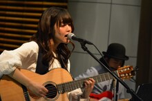 藤原さくらが出演した「KIRIN BEER "Good Luck" LIVE」の様子。（写真提供：TOKYO FM）