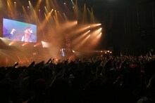 ソロパフォーマンスを披露するSHOKICHI。（撮影：佐藤友昭）(c)AbemaTV 1st ANNIVERSARY LIVE