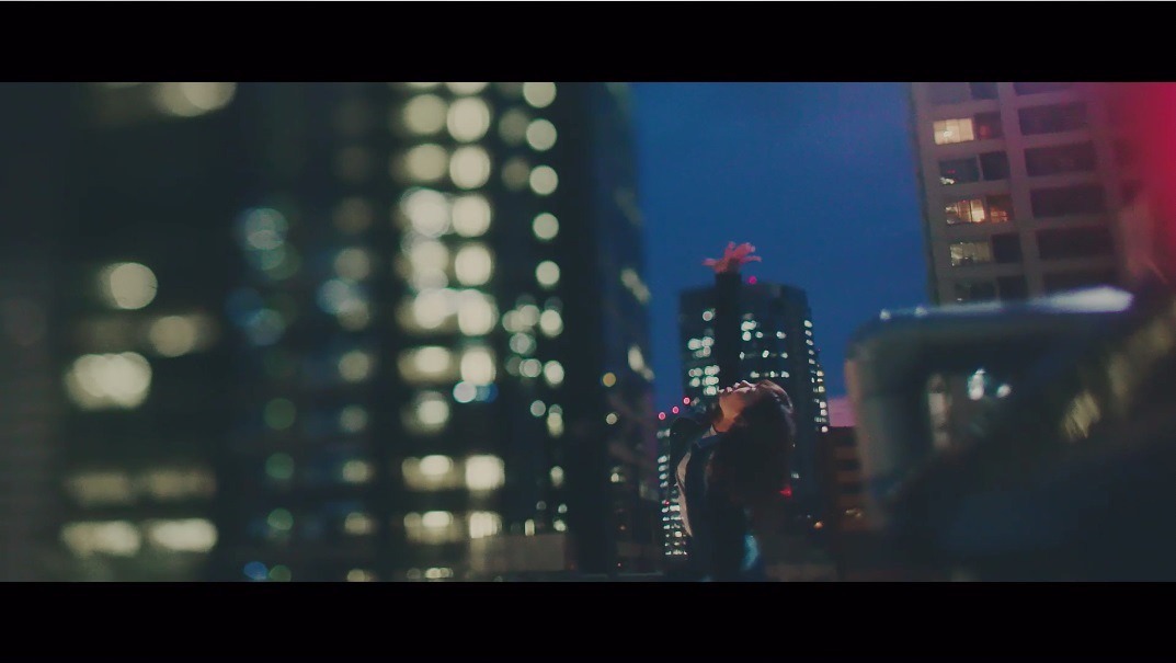 PassCode「bite the bullet」MVのワンシーン。