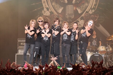 「BREAKERZ 10周年 10番勝負 -VS-」の様子。（撮影：MASA、小境勝巳）