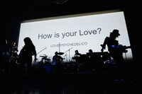 LOVE PSYCHEDELICO「How is your Love?」の様子。