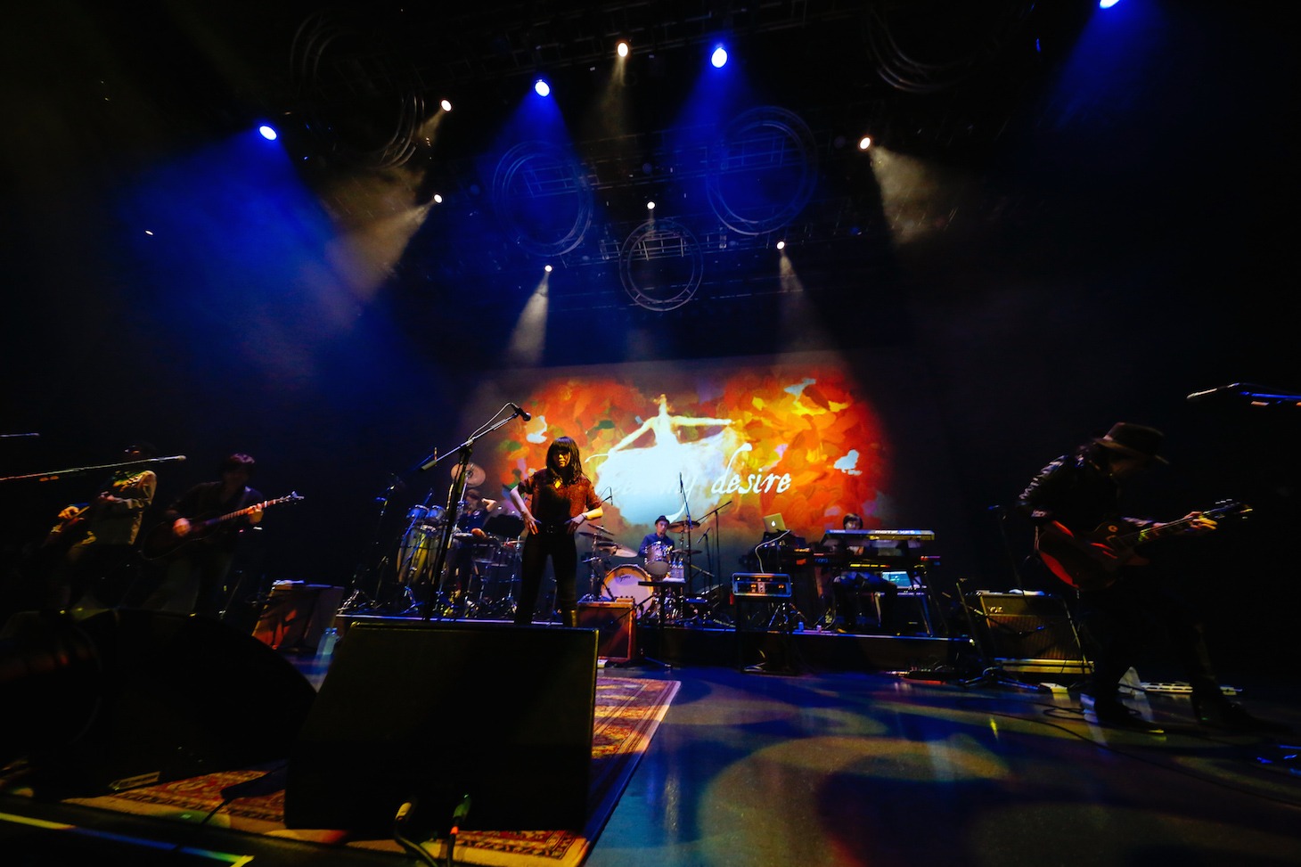 LOVE PSYCHEDELICO「How is your Love?」の様子。
