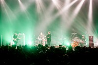 雨のパレード（Photo by Viola Kam [V'z Twinkle]）