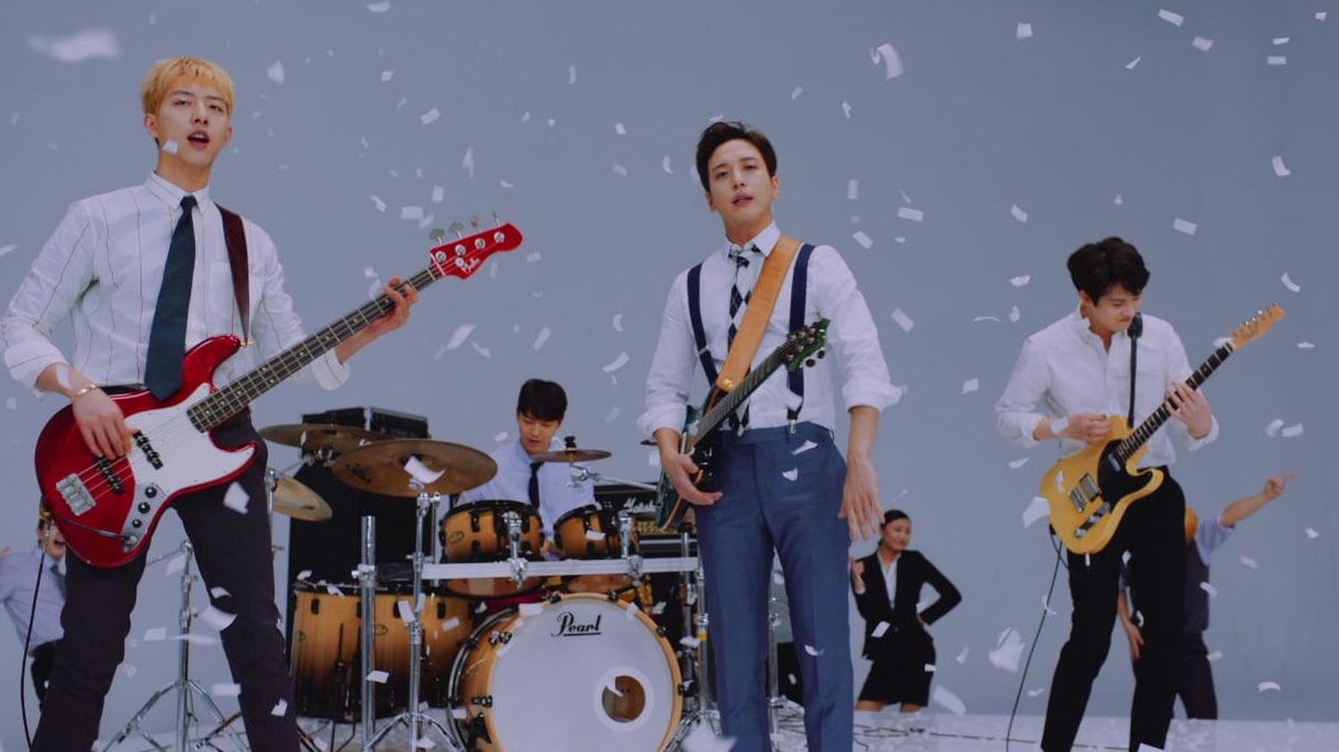 CNBLUE「SHAKE」ミュージックビデオのワンシーン。