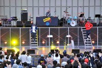 「スチャダラパーライブ 2017年 野音の旅」の様子。（撮影：三浦憲治）