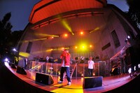 「スチャダラパーライブ 2017年 野音の旅」の様子。（撮影：三浦憲治）