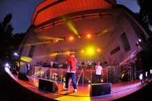 「スチャダラパーライブ 2017年 野音の旅」の様子。（撮影：三浦憲治）