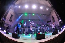 「スチャダラパーライブ 2017年 野音の旅」の様子。（撮影：三浦憲治）