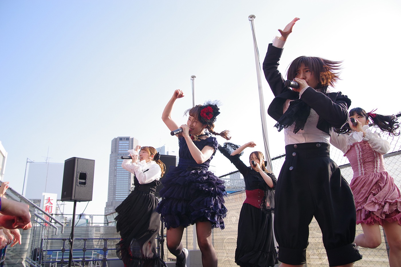 STARMARIEの渋谷マルイフリーライブの様子。
