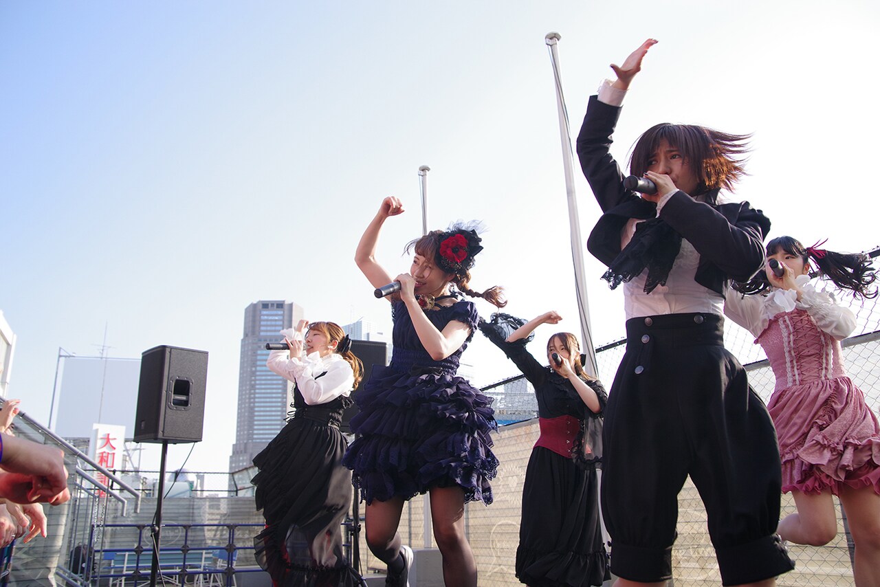 STARMARIEの渋谷マルイフリーライブの様子。