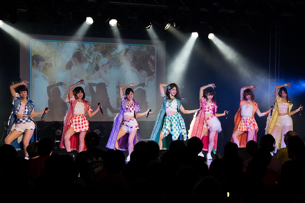 アップアップガールズ（仮）「ライブハウスツアー2017 アップアップガールズ（仮）∞ Lives Change & Evolution」東京・新宿BLAZE公演の様子。（写真提供：YU-Mエンターテインメント）