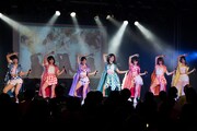 アップアップガールズ(仮)「ライブハウスツアー2017 アップアップガールズ(仮)∞ Lives Change & Evolution」東京・新宿BLAZE公演の様子。(写真提供:YU-Mエンターテインメント)