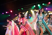 アップアップガールズ(仮)「ライブハウスツアー2017 アップアップガールズ(仮)∞ Lives Change & Evolution」東京・新宿BLAZE公演の様子。(写真提供:YU-Mエンターテインメント)
