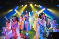 アップアップガールズ（仮）「ライブハウスツアー2017 アップアップガールズ（仮）∞ Lives Change & Evolution」東京・新宿BLAZE公演の様子。（写真提供：YU-Mエンターテインメント）