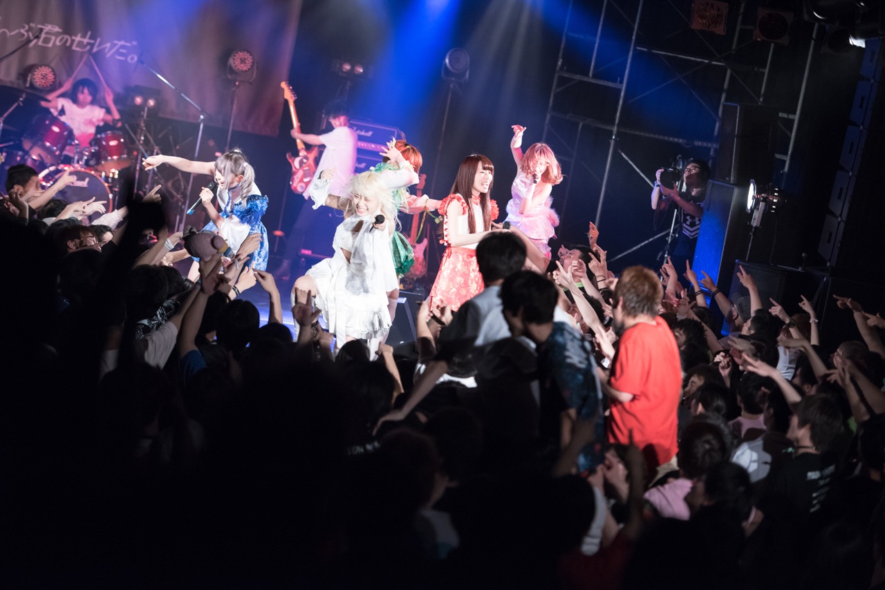 「MODERN ANARKIMIZM TOUR 2017」最終公演の様子。