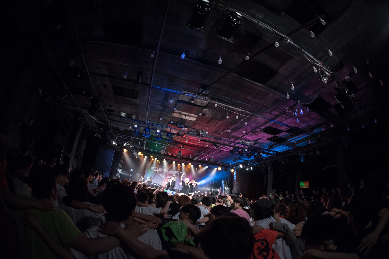 「MODERN ANARKIMIZM TOUR 2017」最終公演の様子。