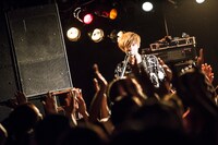 猪野進一（B, Cho / I-RabBits）（撮影：中山優司）