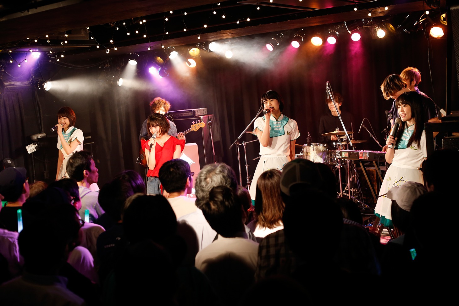 SHE IS SUMMERとNegicco。（撮影：ハヤシサトル）