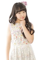 塩野虹は2004年10月4日生まれ、東京都出身の12歳。趣味は「ファッション雑誌を読む」、特技は「ヒップホップダンス・ピアノ」。